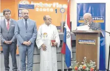  ??  ?? Rafael Lara, Darío Arce Gutiérrez, padre Miguel Ángel Cardozo y Jorge Díaz de Bedoya durante el acto, en Century Plaza.