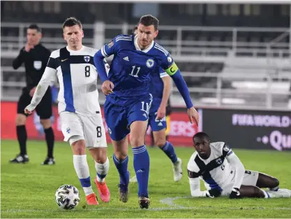  ?? FOTO: JUSSI NUKARI/LEHTIKUVA ?? ■ Veteranen Edin Dzeko orkar än.