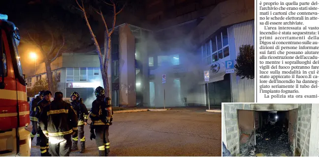  ??  ?? La vicenda
● L’incendio è divampato la notte tra venerdì e sabato nei sotterrane­i dell’edificio che ospita la sede le giudice di pace. L’archivio che contiene le schede elettorali e documenti di importanti processi del tribunale di Bari è stato...