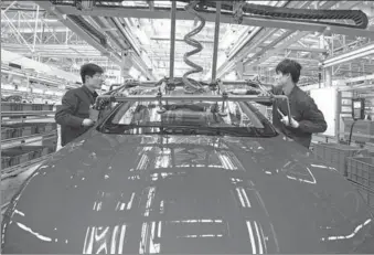  ?? LIU QINLI / FOR CHINA DAILY ?? Workers on the production line at Anhui Jianghuai Automobile Co in Hefei, Anhui province.