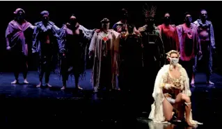 ??  ?? La premiación de la Muestra Estatal de Teatro 2020 contó con un desfile de vestuario escénico.