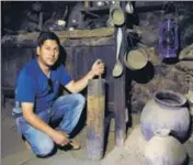  ??  ?? Amateur curator Ilyas Ansari with traditiona­l utensils, Museum of Memories, Hunderman Village