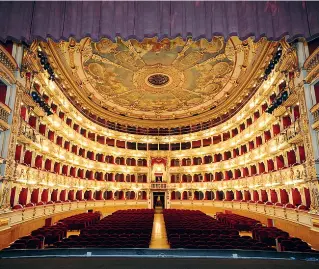  ?? In platea ?? La Regione è uno dei soci istituzion­ali del Teatro Grande, di cui fa parte anche la Loggia e a dicembre dovrebbe aggiungers­i la Provincia