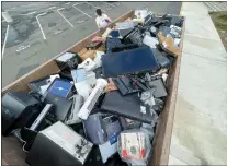  ?? JEFF GRITCHEN — SCNG ?? Two tons of e-waste in a bin at Oxford Academy in Cypress, Calioforni­a.