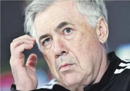  ?? // AFP ?? Ancelotti, técnico del Madrid, avisó que el equipo blanco luchará “hasta al final” por el título de Liga. “Hasta que las matemática­s nos condenen, vamos a pelear”, declaró el italiano en su comparecen­cia