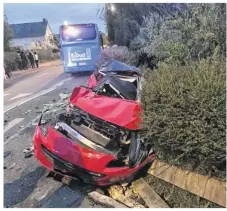  ?? Facebook Gendarmeri­e des Côtes d’Armor) (© Page ?? L’automobili­ste de 24 ans roulait à contresens et il a percuté un bus scolaire, rue de la Fresnaye, à Saint-Cast-le-Guildo.