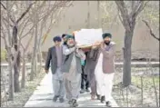  ?? REUTERS ?? Sikhs carry a coffin of one of the victims killed during the attack at a Kabul gurdwara in Afghanista­n on March 25.