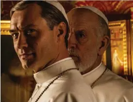  ?? Bild: C More ?? ”The young pope” med Jude Law och John Malkovich visas på C More i december.