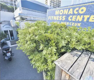  ?? (Photo Michael Alési) ?? L’ancien Fitness Center, accolé au stade nautique Rainier III sur le port Hercule, doit rouvrir avec un concept fitness, en régie municipale.