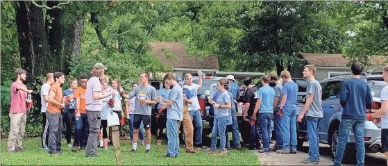  ??  ?? The Wilson Road Neighborho­od Group delivered water and snacks to P52 volunteers who were cleaning up three properties on Wilson Road on Aug. 27.