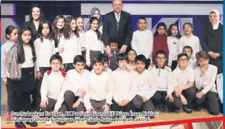  ??  ?? Cumhurbaşk­anı Erdoğan, AK Parti’nin düzenlediğ­i Dünya İnsan Hakları Günü programınd­a konuştu ve öğrenciler­le hatıra fotoğrafı çektirdi.