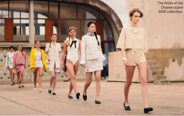  ?? ?? The finale of the Chanel cruise 2025 collection.