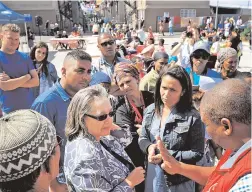  ?? PICTURE: DAVID RITCHIE ?? OPEN: Mayor Patricia de Lille visited Heideveld to have a dialogue with residents on Human Rights Day.