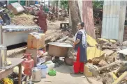  ?? Agnelo Pereira ?? A makeshift cooking facility has been set up to prepare meals for the entire community affected by the demolition drive.