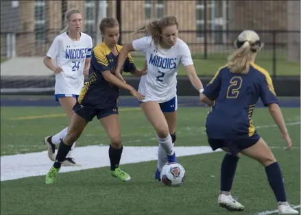  ?? JENNIFER FORBUS — FOR THE MORNING JOURNAL ?? North Ridgeville and Midview face off in a Southweste­rn Conference game Aug. 21, 2019. The Rangers won, 3-1.