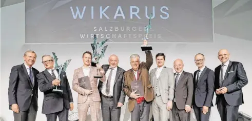  ?? BILD: SN/WKS/FRANZ NEUMAYR ?? Alle Sieger und Kooperatio­nspartner auf einem Bild (v. l.) : LH Wilfried Haslauer, Heinrich Spängler, Stefan Linsinger, Gerhard Aichhorn, Peter Körner, Maximilian Dasch, Konrad Steindl, Christoph Paulweber und Christoph Takacs.