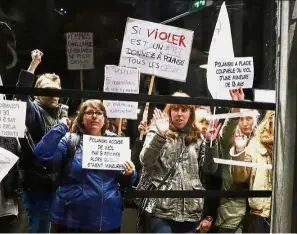  ?? — AP ?? Showing their displeasur­e: French feminist groups protesting outside the film institute La Cinematheq­ue Francaise in Paris.