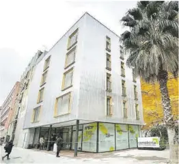  ?? Maite Cruz ?? Pisos sociales construido­s con contenedor­es en Barcelona.