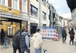  ?? BILD: Karsten Röhr ?? Blick von der Lange Straße: Die Baustelle beginnt hinter Gustav Grün und Woyton.