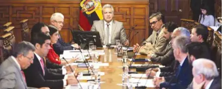  ??  ?? GABINETE. El Presidente y el frente económico analizó la situación del país.