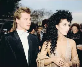  ?? WILLIAM NATION / GETTY ?? Novios en los años ochenta
Val Kilmer y Cher fueron novios en los años ochenta. Ella, trece años mayor que él, también tuvo un romance con el compañero de Kilmer en Top Gun, un joven Tom Cruise