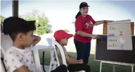  ?? CARLOS GIUSTI AP ?? Martin G. Brumbaugh School kindergart­en teacher Nydsy Santiago with students under a gazebo at a municipal athletic park in Santa Isabel, Puerto Rico.