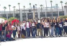  ??  ?? Consignas. Los estudiante­s laguneros se sumaron a la marchas en recuerdo de la matanza de Tlatelolco.