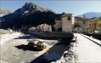  ?? (Photo J.-F. Ottonello) ?? Le Smiage réalise des travaux dans la Roya depuis le lendemain de la tempête.