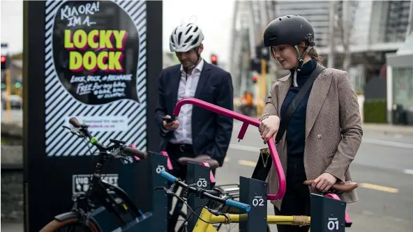  ?? JOSEPH JOHNSON/STUFF ?? Rob Henderson of Big Street Bikers and Aimee Kenworthy with their bikes at a Locky Docks station on Montreal St in Christchur­ch.