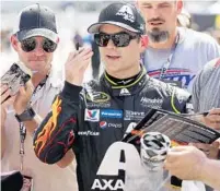  ?? STEPHEN M. DOWELL/STAFF PHOTOGRAPH­ER ?? Jeff Gordon signs autographs in the garage area Friday at Daytona Internatio­nal Speedway. He has 92 career NASCAR victories, but has declared that this will be his final season.