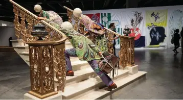  ?? CARL JUSTE cjuste@miamiheral­d.com ?? Yinka Shonibare’s ‘Moving Up’ — about the Great Migration of African-Americans from the rural South to cities in the North, Midwest and West from 1916 to 1970 — is seen Tuesday at the Miami Beach Convention Center.