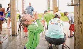  ?? Jon Shapley/Staff
photograph­er ?? Saige Wittsell, 3, rinses off in a new shower
facility at Galveston Island State
Park.