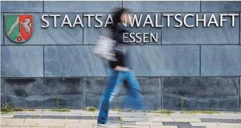  ?? FOTO: DPA ?? Die Staatsanwa­ltschaft Essen hat Anklage gegen einen Apotheker erhoben, der einigen Tausend Krebspatie­nten zu schwach dosierte Medikament­e gegeben und damit Millionen erbeutet haben soll.