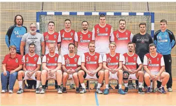  ?? FOTO: ROLAND BEYER ?? Eines der letzten Mannschaft­sfotos der 1. Handballma­nnschaft des Moerser SC im November 2019, als das Team in der Bezirkslig­a antrat. Die Saison wurde coronabedi­ngt nie zu Ende gespielt.