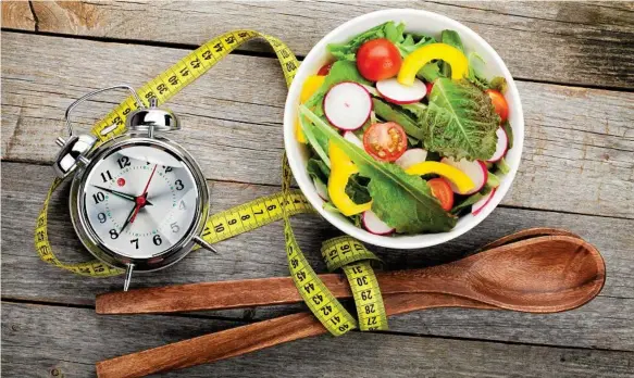  ?? Photo: iStock ?? ON THE CLOCK: A new study suggests eating all your meals before 3pm can result in significan­t weight loss.