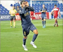  ??  ?? DECISIVO. Arturo hizo un gran partido y celebró así su gol.