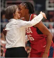  ?? KARL MONDON — STAFF PHOTOGRAPH­ER ?? Team USA’S Nneka Ogwumike hugs her former Stanford coach, Tara Vanderveer, at an exhibition game Saturday.