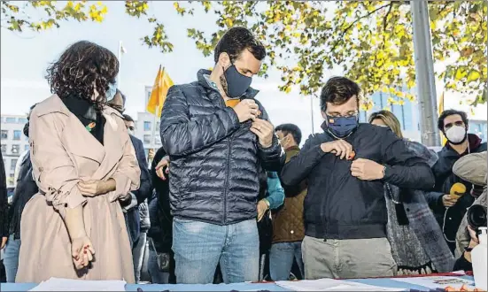  ?? DANI DUCH ?? Isabel Díaz Ayuso, Pablo Casado i José Luis Martínez Almeida participen en la manifestac­ió contra la llei Celaá de diumenge a Madrid