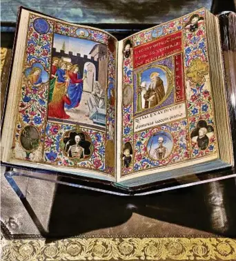  ??  ?? Miniature Il «Libro d’ore», raccolta di preghiere e salmi del Maestro del Polycratiq­ue de Charles V
