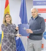  ?? F.E. ?? Gloria Reyes y Pablo Llano Torres firmaron el convenio en Madrid.