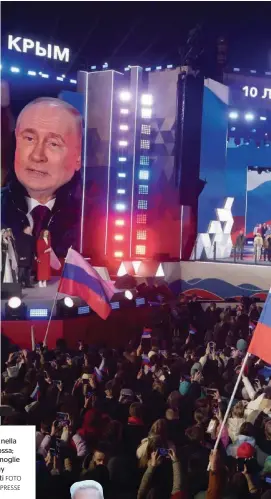  ?? FOTO ANSA /LAPRESSE ?? La folla
Putin ieri nella piazza Rossa; sotto, la moglie di Navalny e i risultati