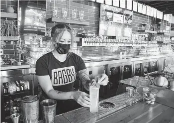  ?? EDUARDO CONTRERAS U-T ?? Bartender Shannon Evans prepares a drink at Bagby Beer Co. The owners were upset seeing other businesses defying the December shutdown orders.