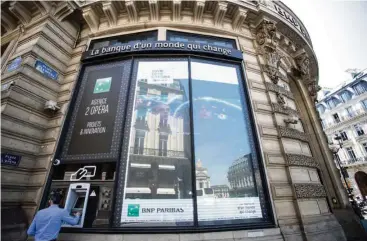  ??  ?? Growth potential: A customer uses an automated teller machine outside a BNP Paribas bank branch in Paris.The bank intends to add a few dozen relationsh­ip managers by 2020 in Asia to advise clients on investment­s. — Bloomberg