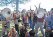  ?? DEEPAK SANSTA/HT ?? Jai Ram Thakur’s supporters celebratin­g in Shimla on Sunday.