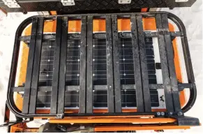  ??  ?? Rear PV panel for primary battery charging