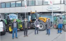  ?? FOTO: ELKE OBERLÄNDER ?? Vertreter von sechs landwirtsc­haftlichen Vereinigun­gen haben in Ravensburg ein Positionsp­apier abgegeben.