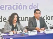  ??  ?? La consejera electoral Myriam Alarcón Reyes informó que cada demarcació­n se dividirá en 6,7 o 9 circunscri­pciones.