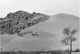  ?? [THE OKLAHOMAN ARCHIVES] ?? A chat pile at the Tar Creek Superfund site in Picher is shown in this 2007 file photo.