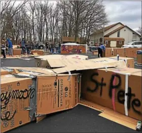  ?? SUBMITTED PHOTO ?? Youth set up their boxes for their overnight sleepover.