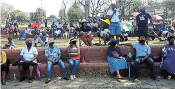  ?? Picture: SIKHO NTSHOBANE ?? ALTERNATE POWER: Former KSD municipal public accounts committee chair Pasika Nontshiza speaks at a public meeting convened by KSD Concerned Residents, the civil movement fighting to have Mthatha residents buy their electricit­y directly from Eskom.